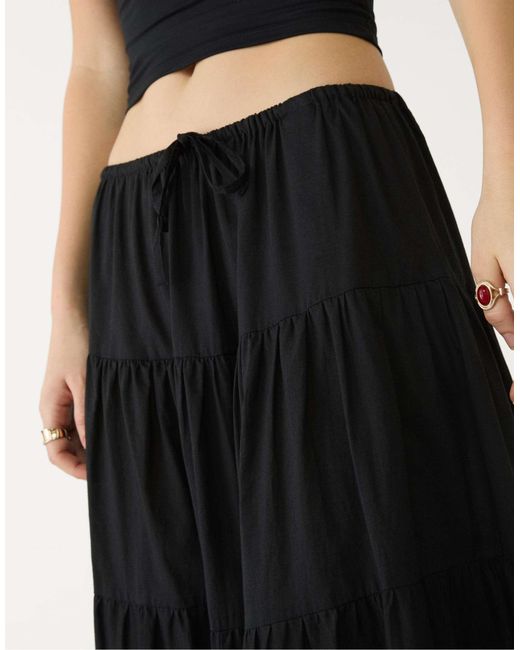 Stradivarius Black – geraffter, langer rock
