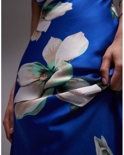 Vestido Largo Cobalto De Tirantes Con Estampado Floral Grande De Satén De emory park de color Blue