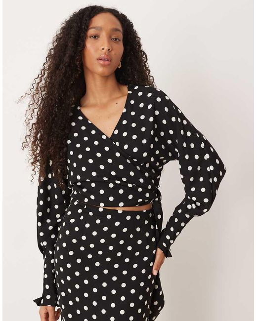 Blusa Cruzada De Manga Larga Con Estampado De De (Parte De Un Conjunto) ASOS de color Black
