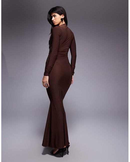 Robe longue drapée à col montant et manches longues avec fente à l'avant - chocolat ASOS en coloris Purple