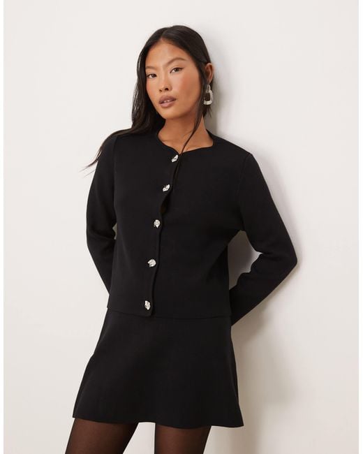 Vila Black – gerippte strickjacke