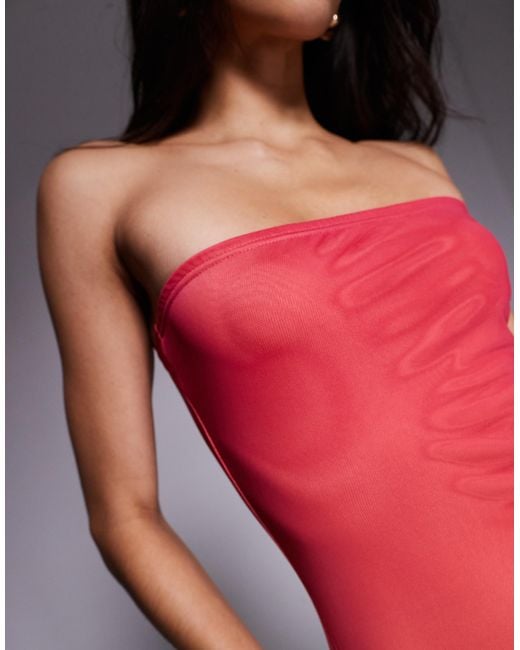 Kaiia Red – exclusive – anschmiegsames, doppellagiges, trägerloses maxikleid aus netzstoff