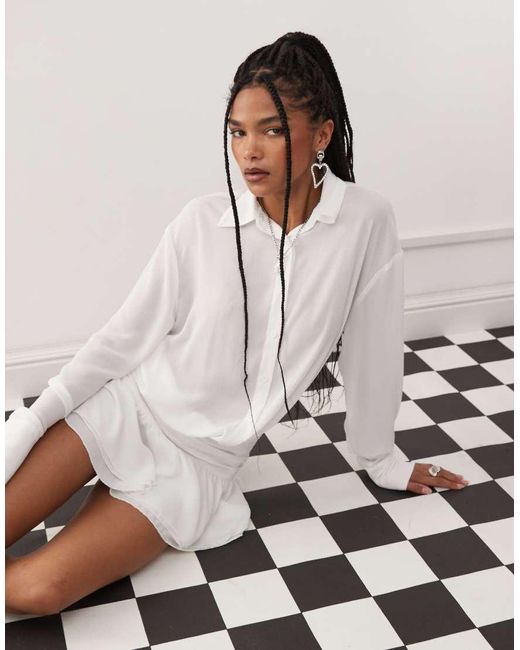 Vestido Camisero Corto Con Botones Delanteros, Cintura Entallada Y Volante En La Falda Girls De Lioness de color White