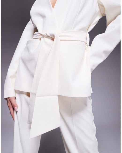 Blazer d'ensemble sans col avec liens noués à la taille - babeurre ASOS en coloris Natural