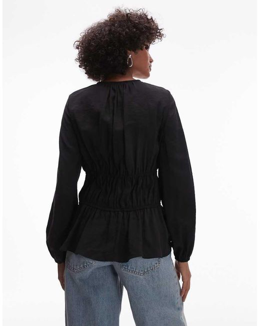 Top A Balze Morbido Al Tatto Allacciato Sul Davanti di TOPSHOP in Black