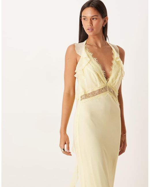 Vestido Lencero Midi Amarillo De Chifón Con Insertos De Encaje De ASOS de color Natural