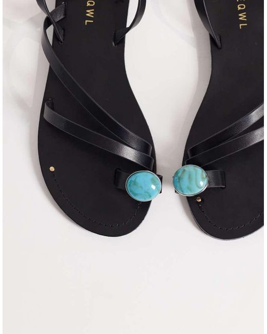 SEQWL White Strappy Flat Sandals With Toe Embellishment