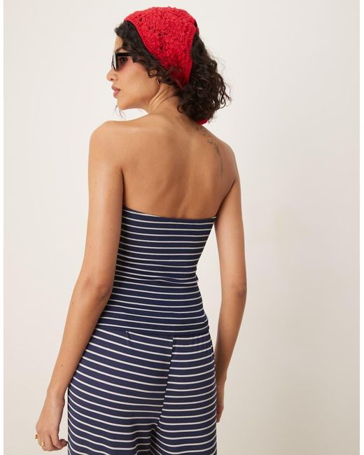 Top A Fascia Taglio Lungo A Righe di ASOS in Blue