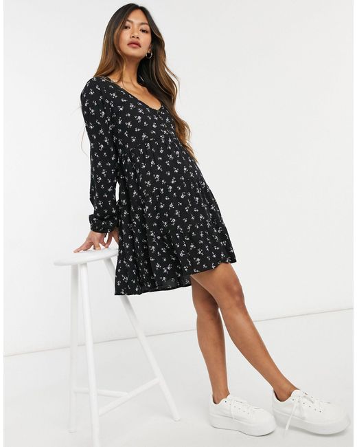 Vestido corto con estampado floral Hollister de Tejido sintético de color  Negro - Lyst