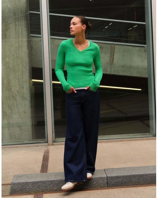 Pull col v côtelé Pull&Bear en coloris Green