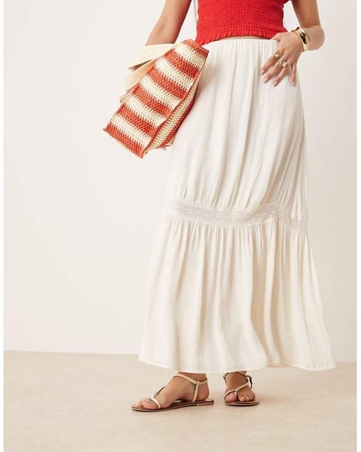 Falda Larga Escalonada Con Inserto De Encaje De -Blanco Gina Tricot de color Red