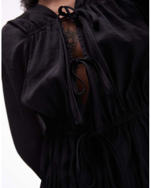 Top A Balze Morbido Al Tatto Allacciato Sul Davanti di TOPSHOP in Black