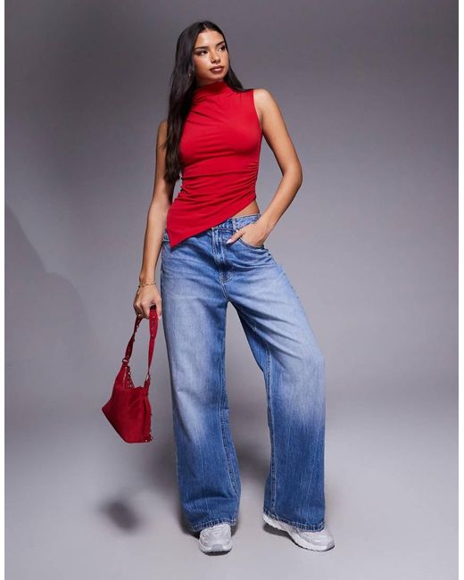 ASOS Geplooide Top Van Gladde Stof Met Hoge Hals En Asymmetrische Zoom in het Red