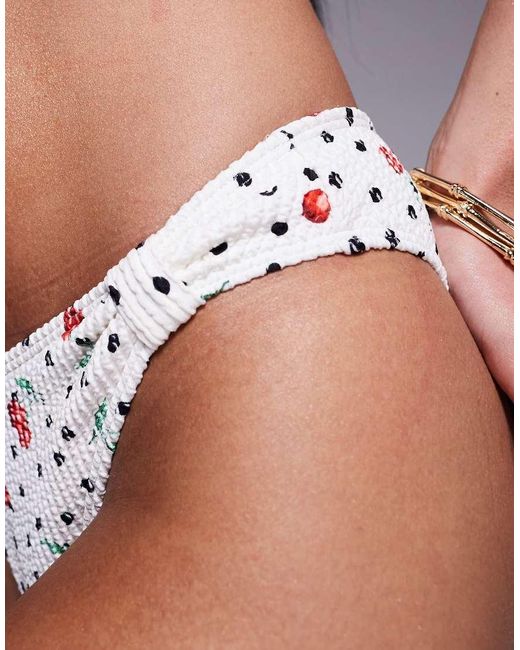 River Island Bikinibroekje Van Kreukelstof Met Kersenprint in het White