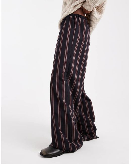 Pantaloni A Fondo Ampio A Righe di ASOS in White