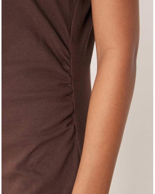 Vestito T-Shirt Color Cioccolato Con Arricciatura Sul Lato di ASOS in Brown
