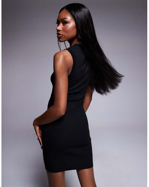 Vestido Corto Estilo Camiseta Sin Mangas Con Diseño Reforzado Años 90 De Canalé De ASOS de color Black