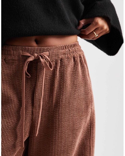 Petite - pantalon bouffant à enfiler en velours côtelé - chocolat ASOS en coloris Brown