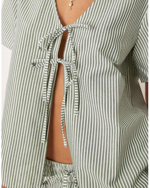 Top A Rayas Con Lazada Delantera De Sirsaca De (Parte De Un Conjunto) Jdy de color Green