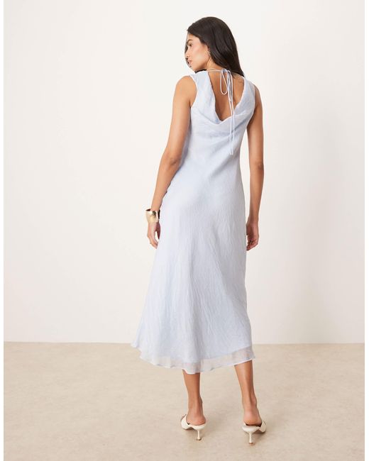 Robe longue à col bénitier et dos ouvert - pâle Mango en coloris White