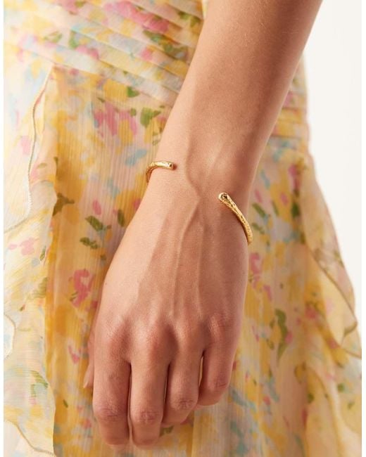 Bracciale Rigido Dorato Con Design Effetto Fuso di ASOS in Orange