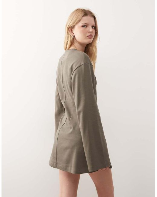 Vestido Corto Verde Oliva Apagado De Manga Larga Con Cintura Entallada De Monki de color Natural