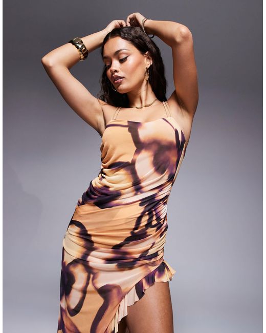 Asos design petite - robe longue en tulle imprimé fleuri abstrait avec bretelles noires contrastantes et volants - jaune ASOS en coloris Multicolor