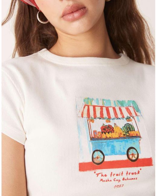Camiseta Con Diseño Encogido Y Estampado Gráfico De Carrito De Flores De -Blanco ASOS de color White