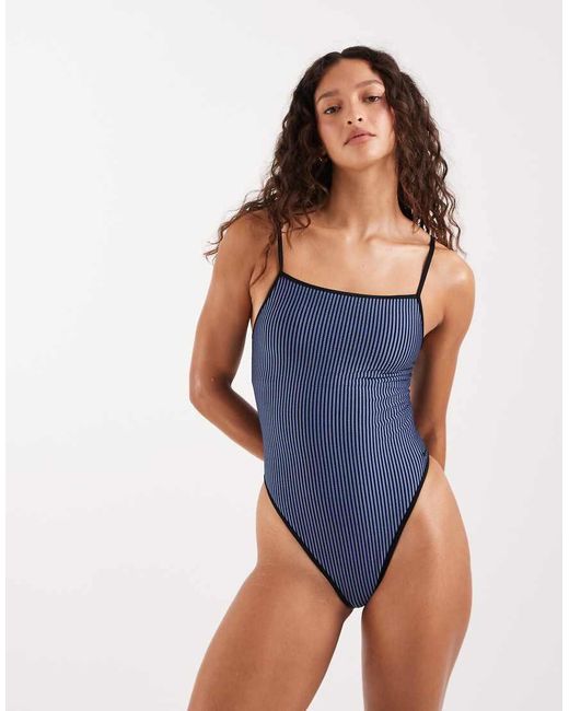 Nike di Nike in Blue