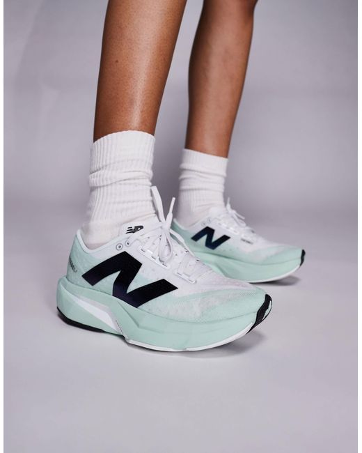 New Balance Gray – fuelcell rebel v4 – lauf-sneaker