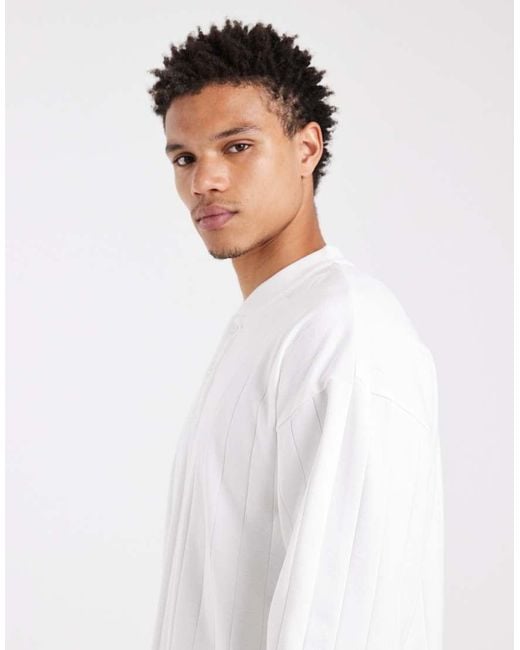 Camiseta Blanca Extragrande De Manga Larga Con Cuello Panadero De Canalé Ancho De ASOS de hombre de color White