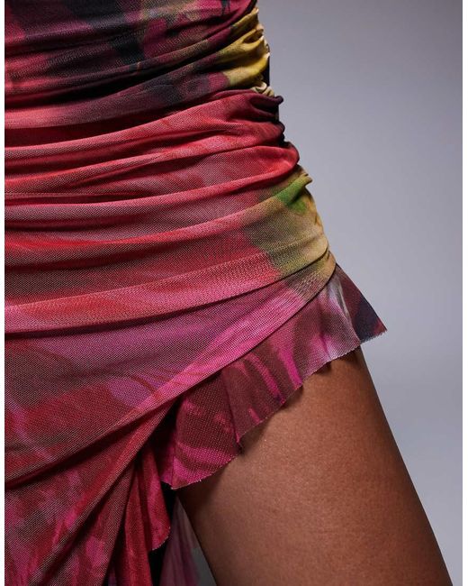 Vestido Largo Rosa Con Estampado Floral Abstracto, Volante Y Tirantes Negros En Contraste En La Espalda De Malla De ASOS de color Red