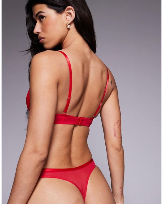 String avec sequins brodés New Look en coloris Red