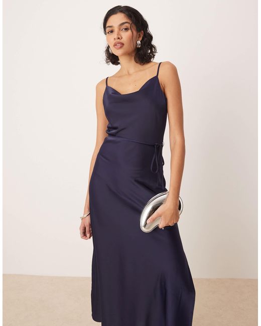 Y.A.S Blue – midi-trägerkleid aus satin