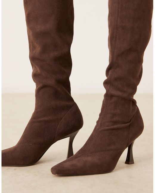 ASOS Natural – caitlin – kniehohe, eng anliegende stiefel aus wildlederimitat