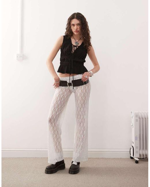 Pantalones Blancos Para Yoga Con Detalle Plegado De Encaje De Collusion de color Natural