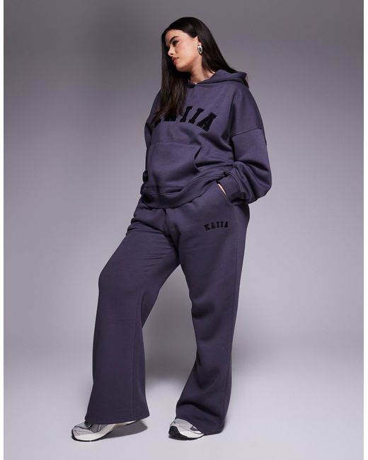 Kaiia Blue Plus – weit geschnittene jogginghose