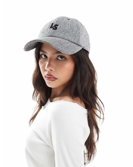Gorra Negra Y Blanca Con Logo De Levi's de color White