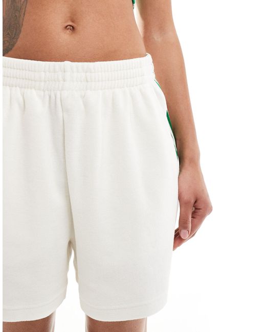 Adidas Originals White – shorts aus frottee