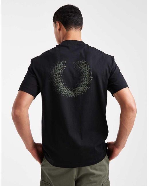 Camiseta Negra Con Estampado Trasero Y Logo Gráfico Light Box De Fred Perry de hombre de color Black