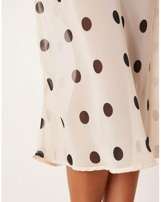Falda Midi Color Crema De Corte Al Bies Y Largo Estilo Años 90 Con Estampado De Lunares De Chifón De -Blanco ASOS de color Natural