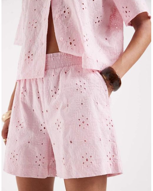 Vero Moda Short Van Broderie in het Pink