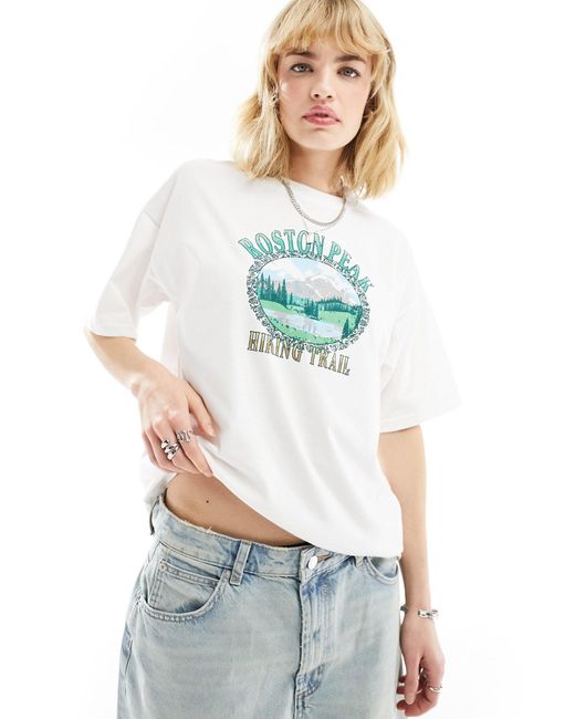 Daisy Street White – locker geschnittenes t-shirt mit "boston peak"-print