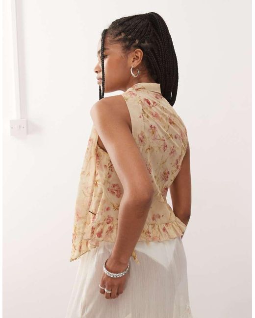 Reclaimed (vintage) Blouse Van Chiffon Met Bloemenprint, Ruches En Gestrikte Voorkant Met Bijpassende Sjaal in het Natural
