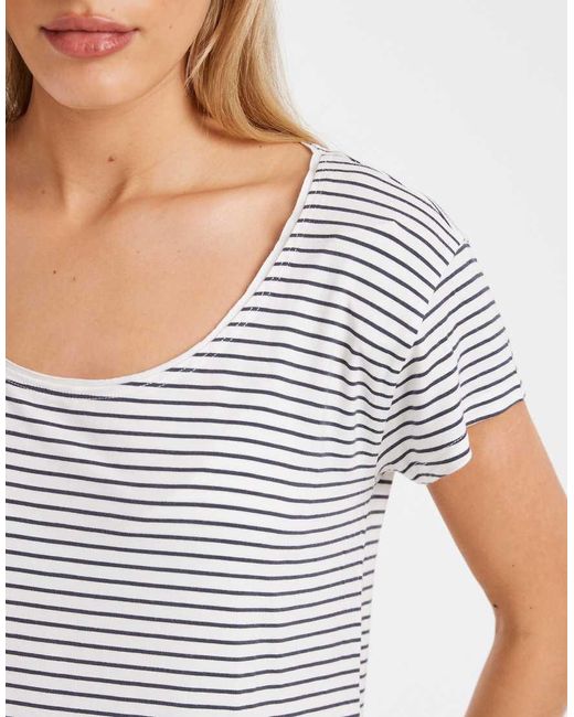 Hollister White Short Sleeve Scoop Neck T-shirt