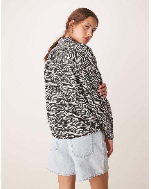 Jdy Gray – hemdjacke aus baumwoll-twill mit zebraprint