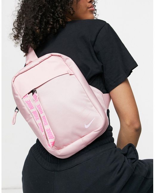 Nike Pink – essential – umhängetasche mit reißverschlussband auf der vorderseite