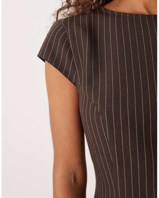 Vestido Corto Marrón Chocolate Con Raya Diplomática Y Mangas De Casquillo De ASOS de color Natural