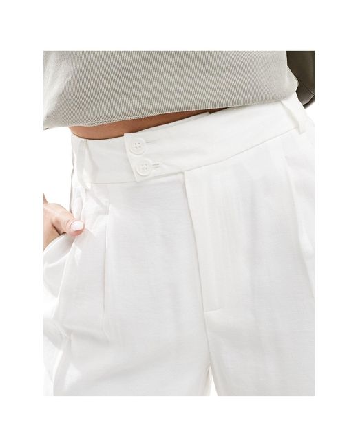 Pantaloni culotte effetto lino bianchi di Stradivarius in White