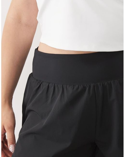 4505 White Curve Lightweight 2-In-1 Quick Dry Running Shorts With Zip Pockets